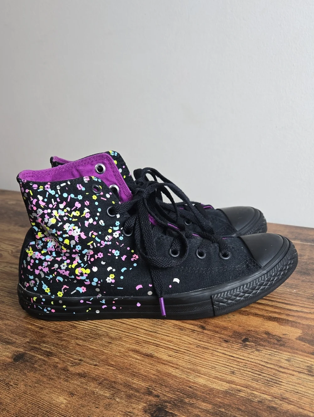 Converse Kid's Chuck Taylor All Star Black High-Top Confetti Print Sneakers Sz 4